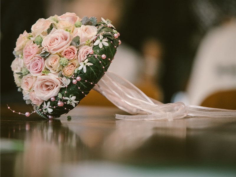 Bouquet de mariée original, tradition du bouquet de mariée. bouquet de mariée en forme de coeur en
